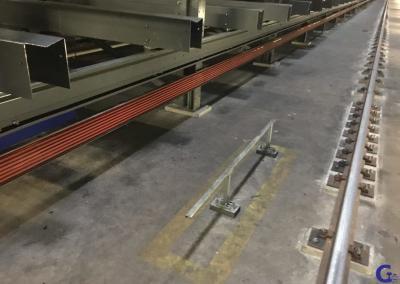 We supply internationally rails, fixing systems, clamps, poured mixtures, bumpers, load electromagnets, radio-remote controls, wheels and steel structures.